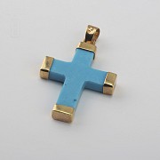 Pendant with Natural Turquoise in  Yellow Gold