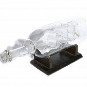 Botella con barco de vidrio, s.XX - 1