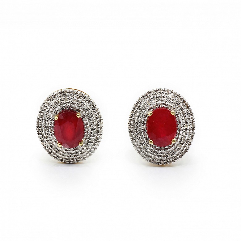 Pair of 18k yellow gold earrings with ruby and diamonds.