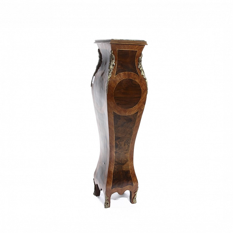 Peana de madera lacada, estilo Luis XV, S.XX