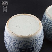清十九世纪 一对青花花卉双喜带木盖瓷罐 - 5