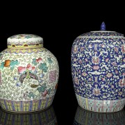 A chinese tibor in enameled porcelain, 20th century