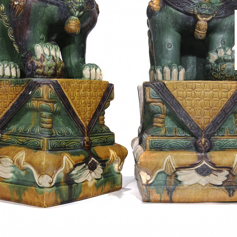 Pair of glazed ceramic lions, 20th century