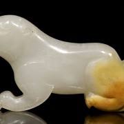 Amuleto de tigre de jade blanco, dinastía Han occidental