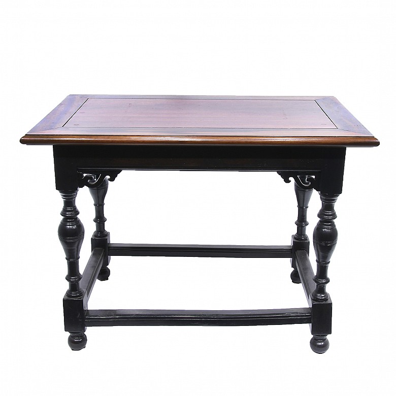 Low ebony table with turned legs. - 1