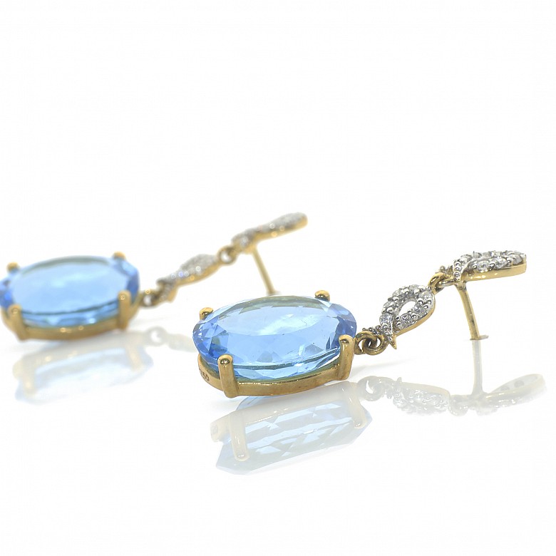 Pair of earrings in 18k yellow gold with topazes and diamonds