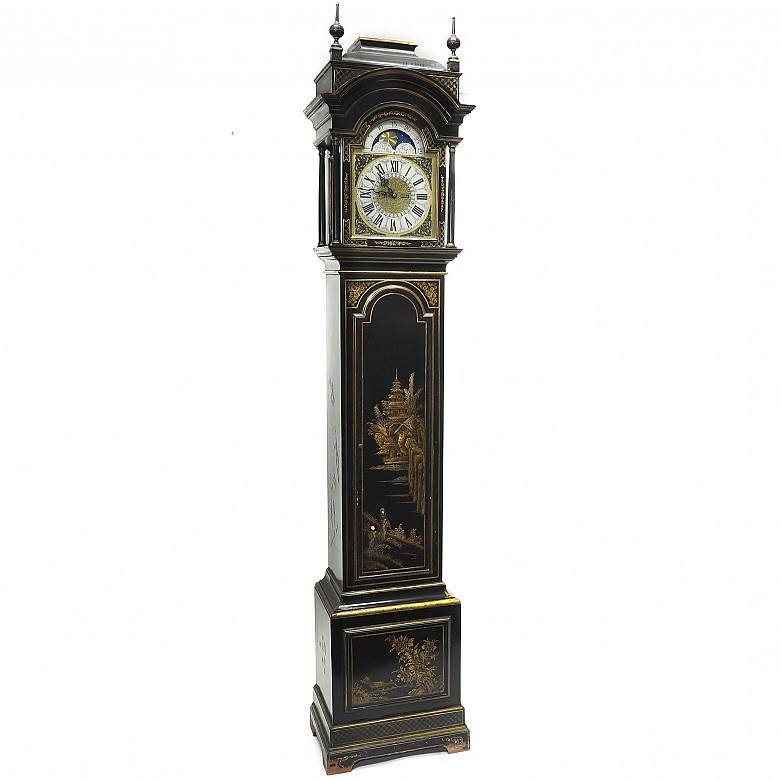 Reloj de caja alta lacado con decoración de estilo oriental, s.XX
