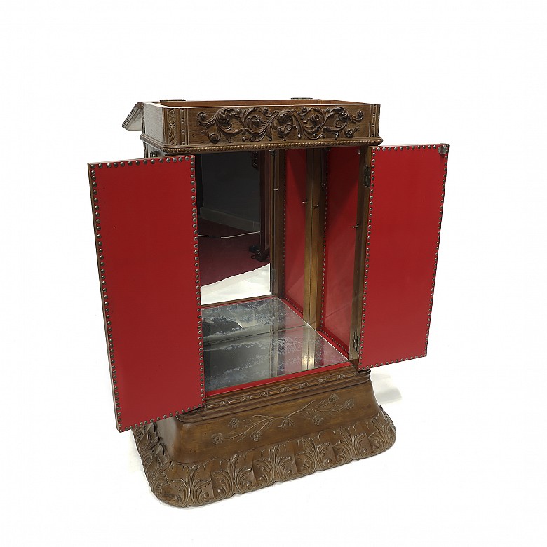 Vicente Andreu, between 1954 and 1968. Bar cabinet with carved decoration.