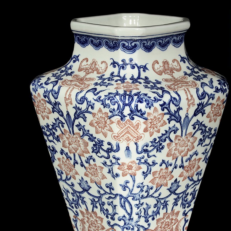 Square vase in blue, red and white, 20th century - 3