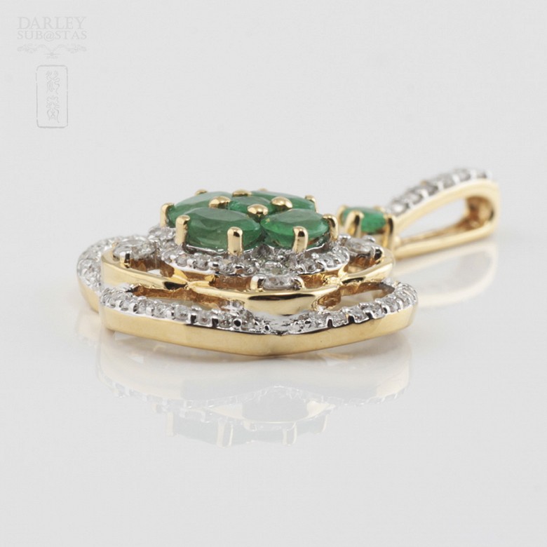 Precious emeralds and diamonds pendant - 1
