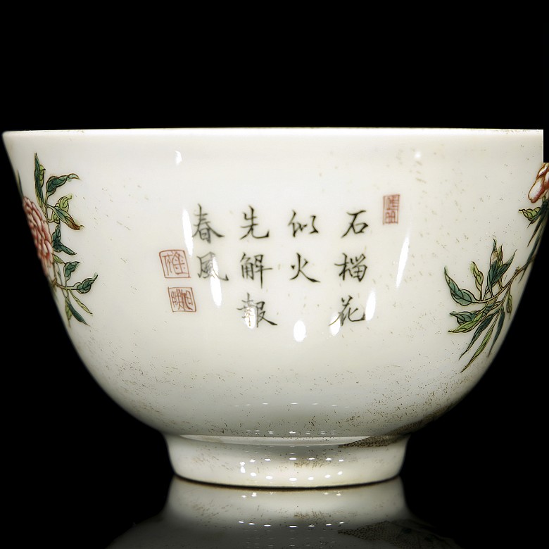 A porcelain bowl with peonies, 20th century - 3