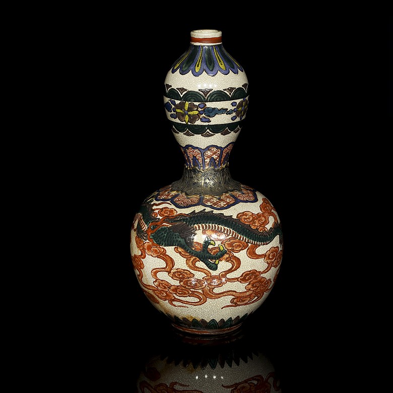 Pumpkin-shaped dragon vase 