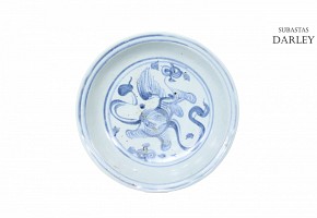 Plato azul y blanco, dinastía Ming, ffs.s.XV-pps.s.XVI.