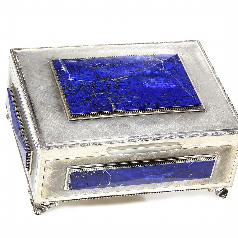 Caja-joyero realizada en plata con cuatro piezas de lapislázuli, s.XX
