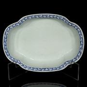 Recipiente de porcelana con lotos, azul y blanco