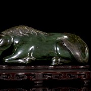 Spinach jade horse on a pedestal, Qing dynasty, Qianlong period