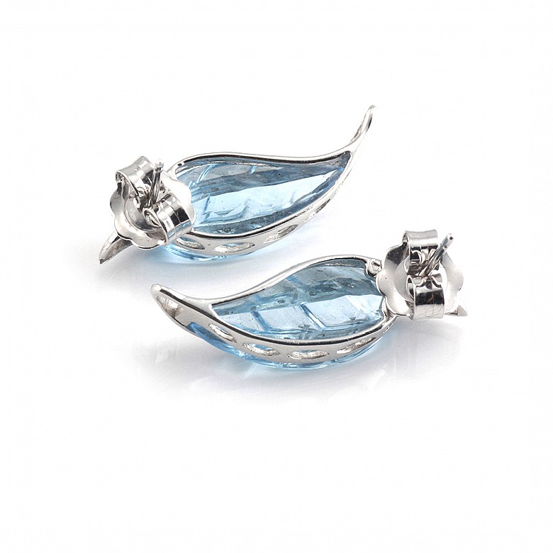Pair of earrings in 18k white gold with topaz and diamonds. - 2