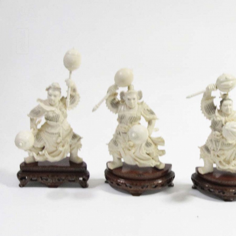 Four great ivory warriors - 1