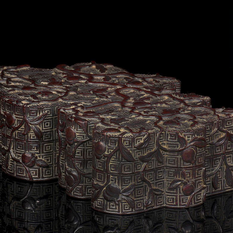 Caja de madera china con granadas, dinastía Qing