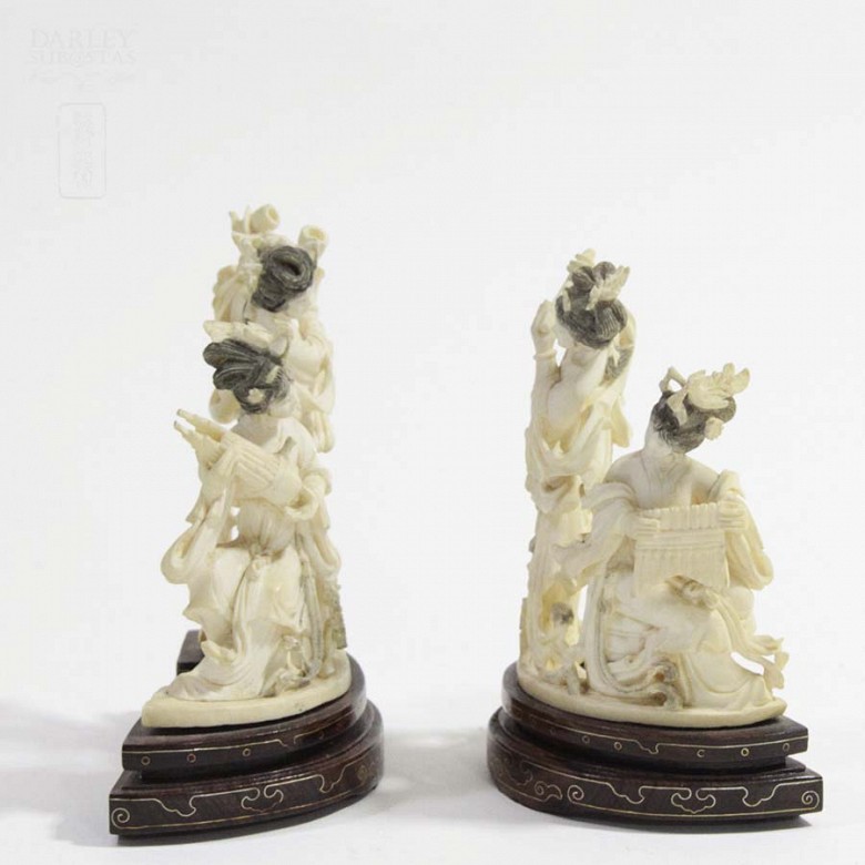 Couple of Chinese dancing figures - 1
