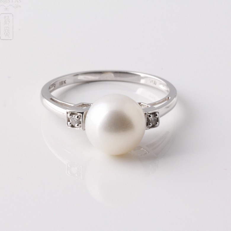 Anillo perla cultivada blanca con diamantes en oro blanco 18k - 2