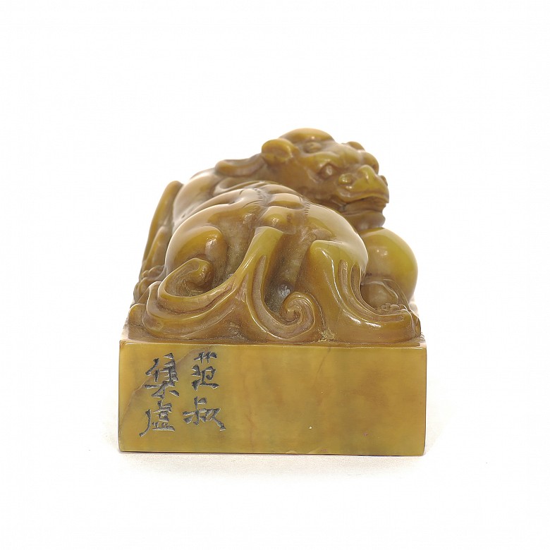 Shoushan stone seal with Chinese lion, 20th century