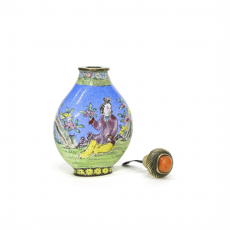 Botella de rapé esmaltada, Cantón, con marca Qianlong.