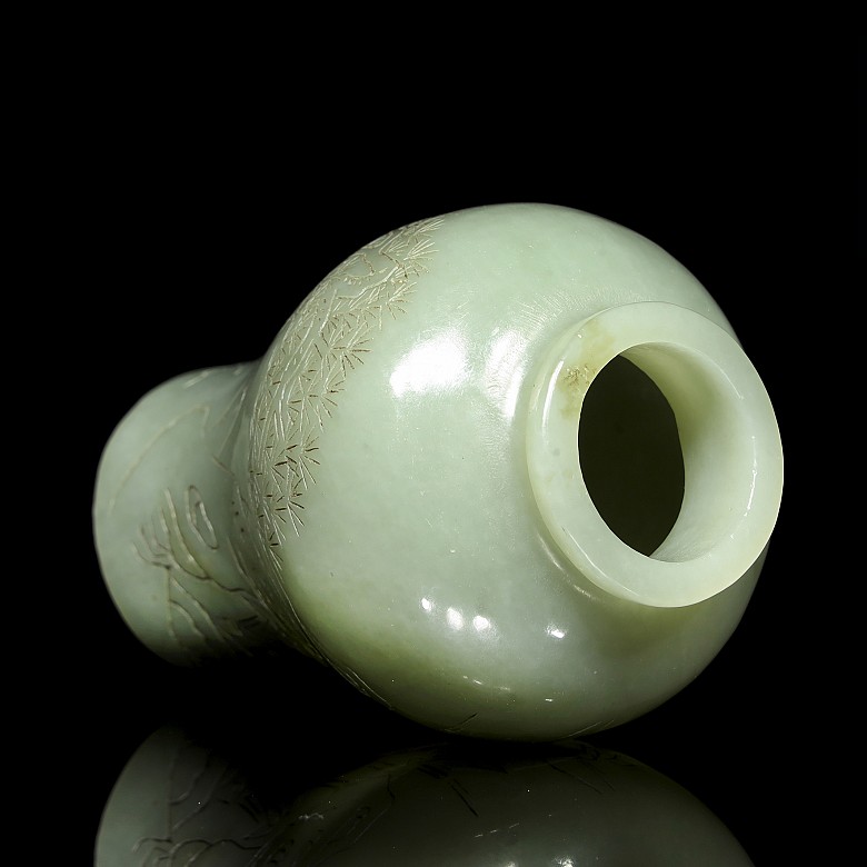Small jade vase, with Qianlong mark