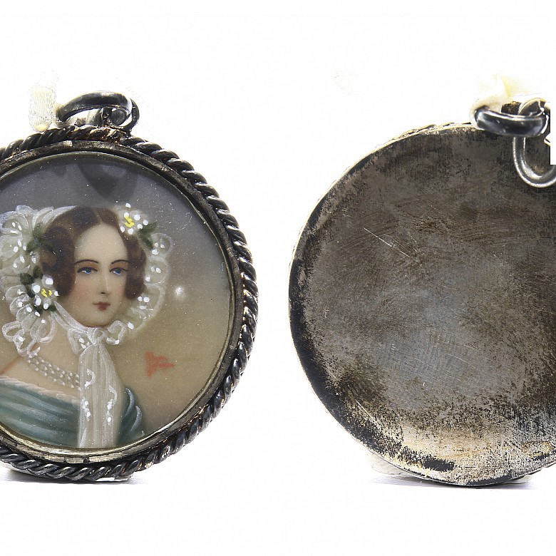 Lot of medallions with portraits of ladies, 20th century - 4