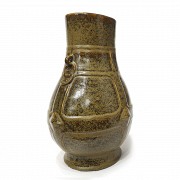 Ceramic vase with tea glaze, with Yongzheng seal.