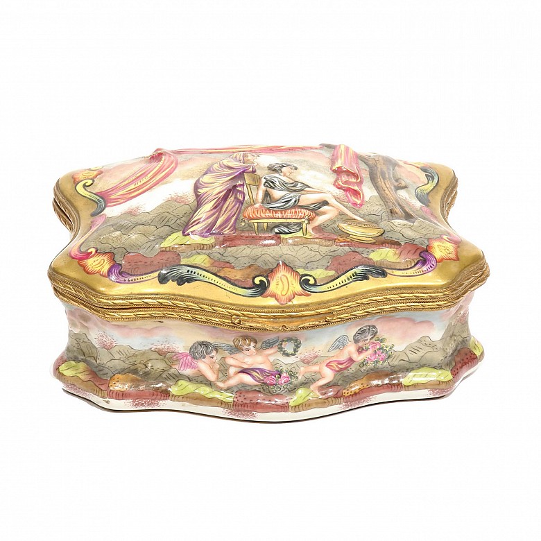 Capodimonte ceramic box, 19th-20th century