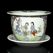 Porcelain flowerpot and dish, 20th century