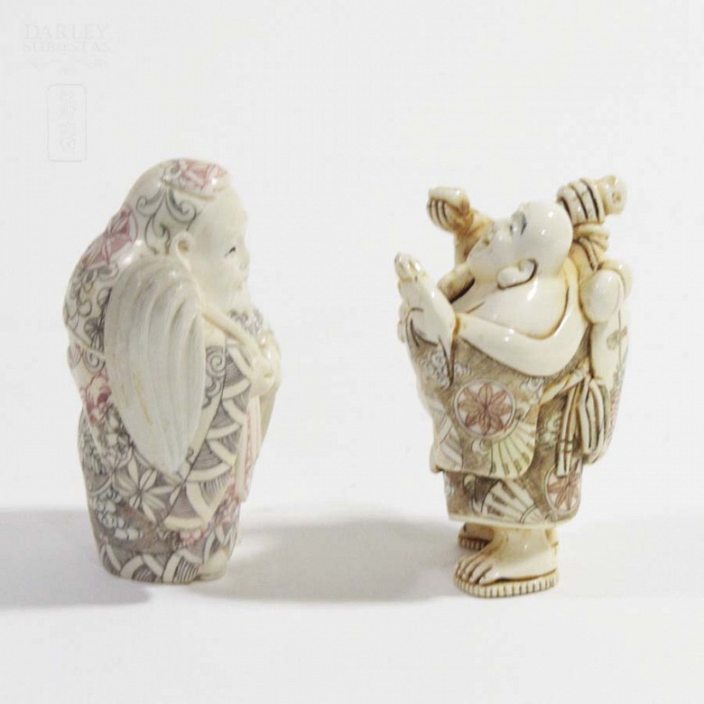 Two ivory Buddhas - 6