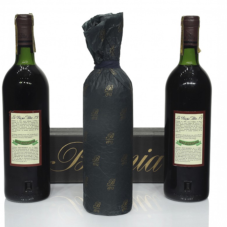 Tres botellas de vino tinto, Rioja