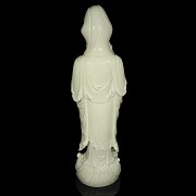 Sculpture of Guanyin in glazed porcelain, 20th century