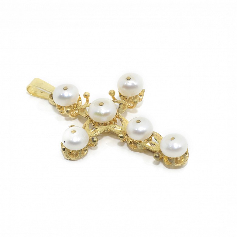 18k yellow gold cross adorned with six pearls