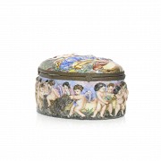 Caja de porcelana europea esmaltada, S.XX - 2