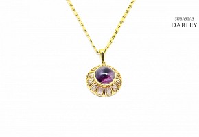 18k yellow gold choker with chain, central pendant with an amethyst cap.