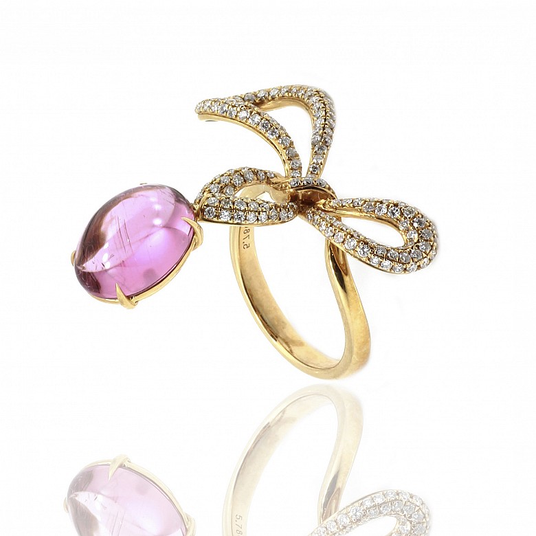 Ring in 18k yellow gold with pink tourmaline and diamonds
