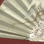 Fan with mother-of-pearl linkage 