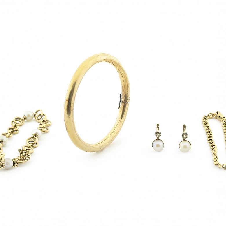 Set of pieces in 18k yellow gold