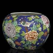 Chinese ceramic vessel 