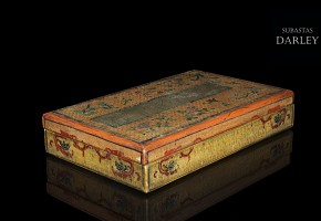 Caja de madera forrada con tela, S.XX