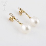 Earrings with natural pearl and diamond in yellow gold 18k