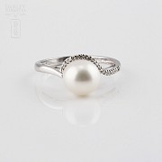 圆白珍珠配钻石18K白金戒指 - 4