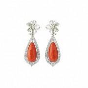 Long 18k white gold earrings with coral