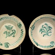 Dos lebrillos de cerámica esmaltada en verde, Fajalauza