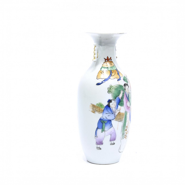 Small Chinese porcelain vase, 20th century