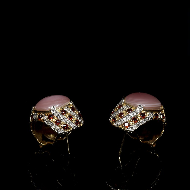 Earrings with mother-of-pearl, natural rose and garnets