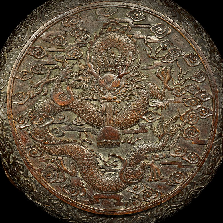 Carved wooden box chenxiangmu 'Dragon', Qing Dynasty
